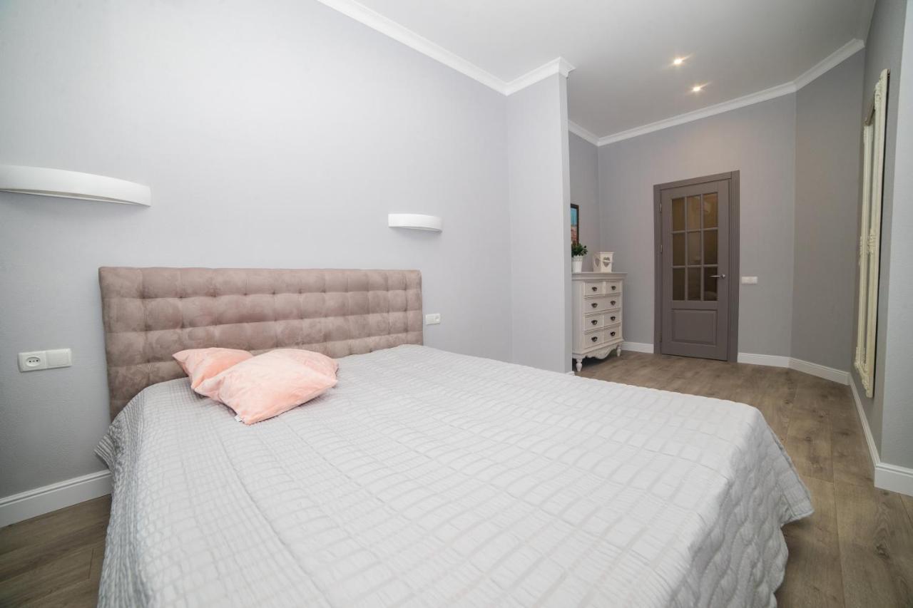Apartment Butterfly Odessa Extérieur photo
